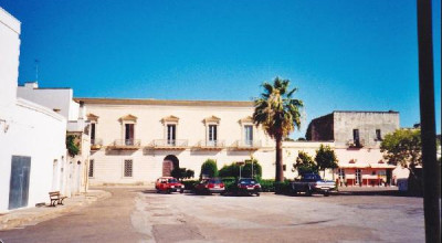 Lucugnano - Uno scorcio di piazza Girolamo Comi